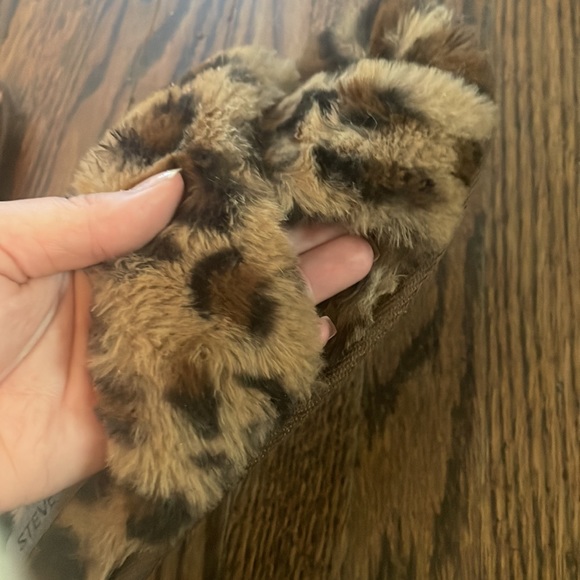 Steve Madden Fluffy Cheetah Print Slippers - Picture 4 of 4